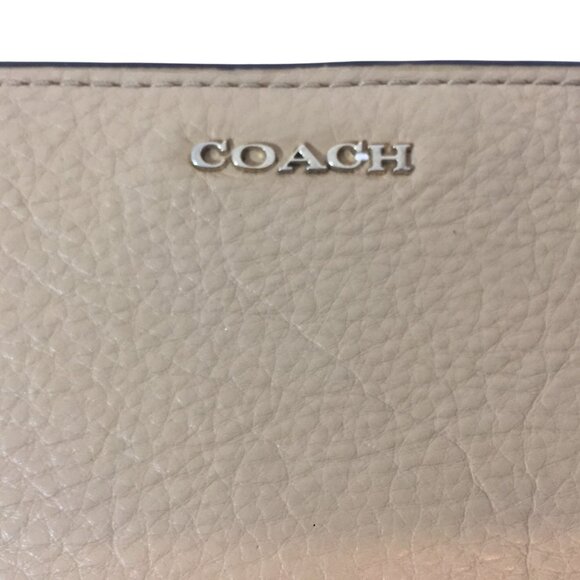 Coach Cream Leather Wallet With Multiple Card Slots & ID Window - Picture 4 of 8